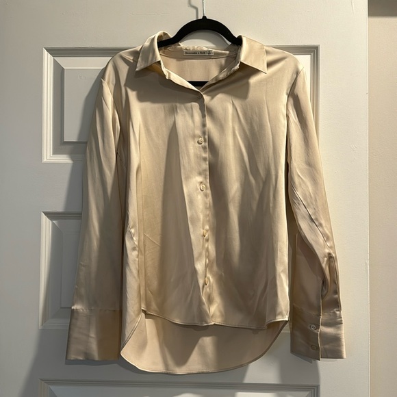 Satin button up - Picture 2 of 4